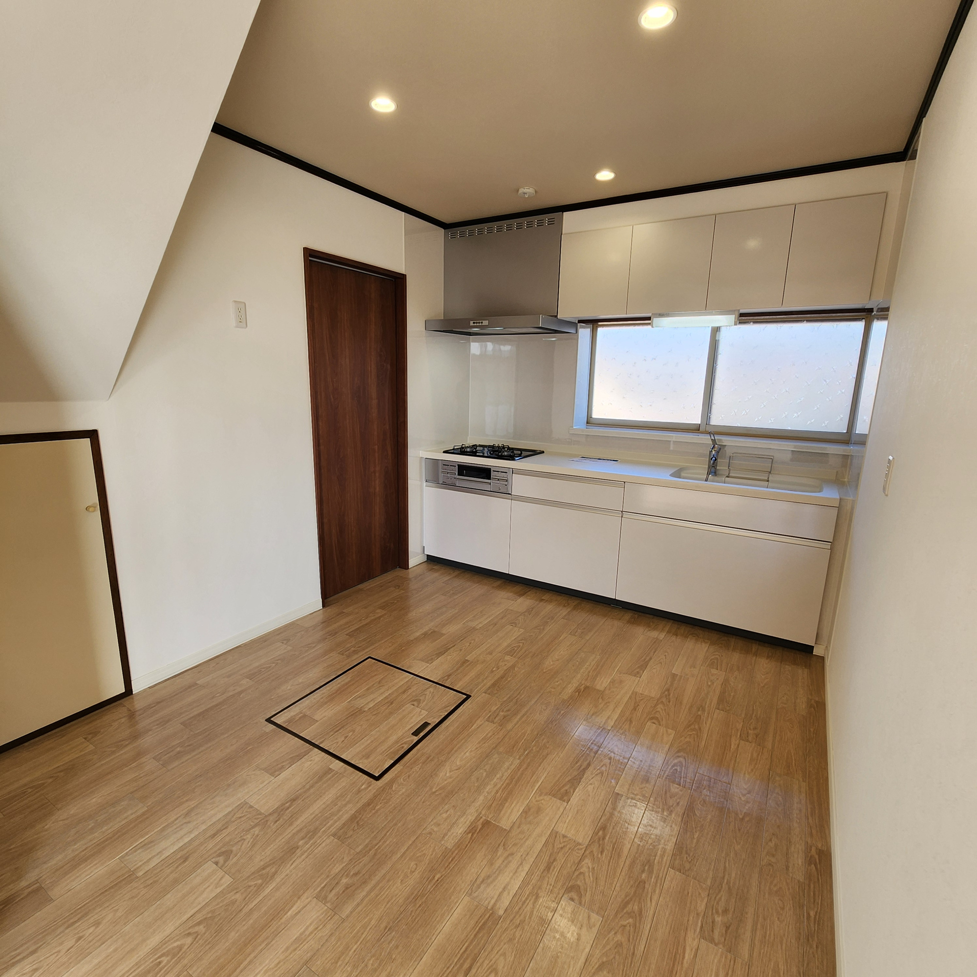 登別市登別本町1丁目32-2　リフォーム済中古住宅のキッチン