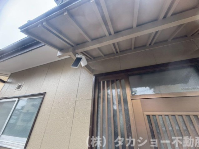 市原市中高根　中古戸建の防犯設備|防犯センサーシステム完備!!
玄関部分にも防犯カメラ設置しております。