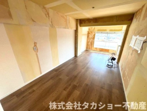 千葉都町マンションの居間・リビング|これからクロス（壁紙）張り替えします!!
