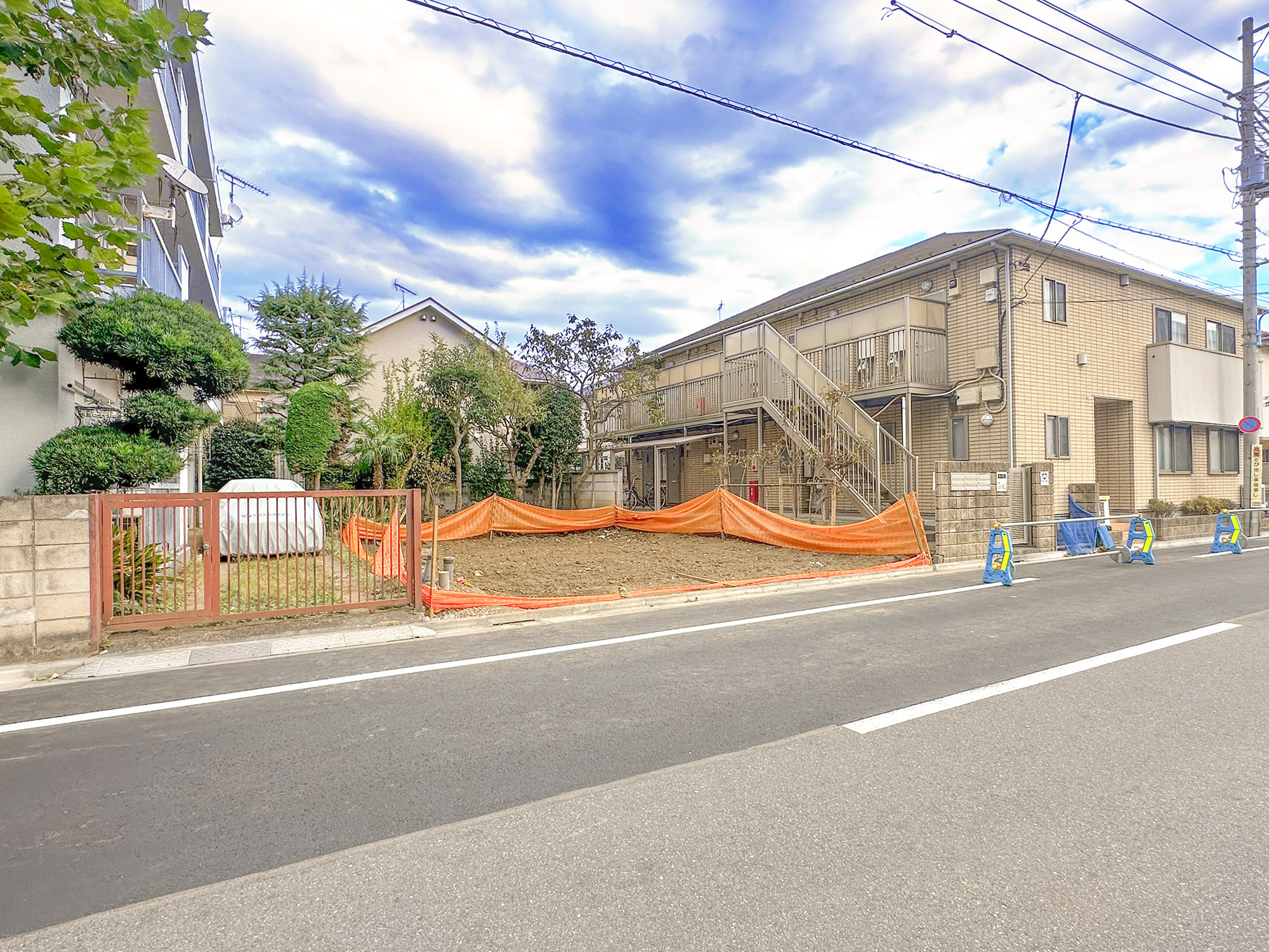 宅地分譲［杉並区下井草３丁目］の前面道路含む現地写真|現地写真（2026年6月撮影）※現状古家がありますが更地にしてお引渡しいたします