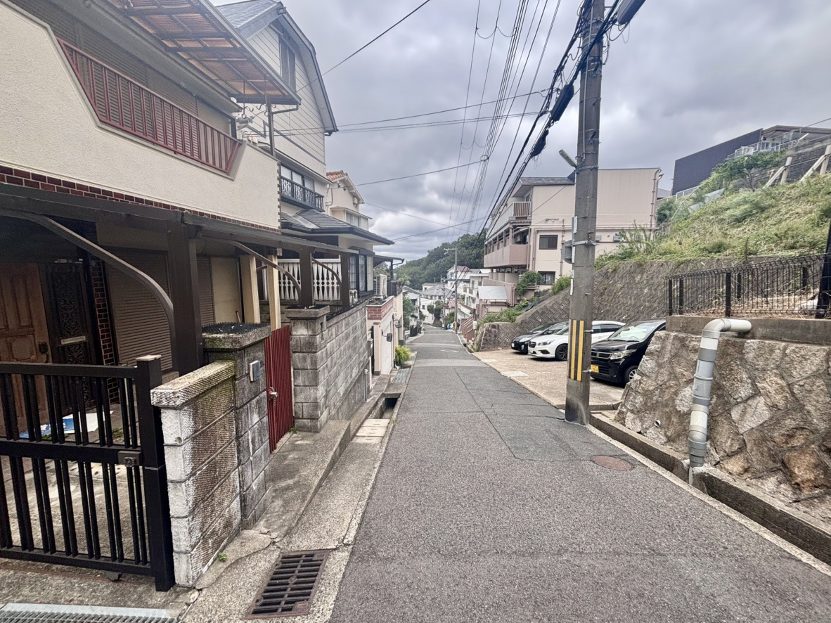 篠原台　建物付き土地の周辺|前面道路