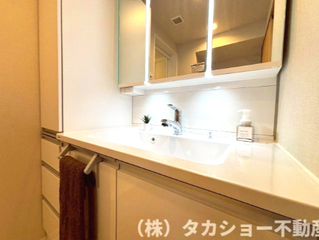 ライオンズガーデン千葉東の独立洗面台