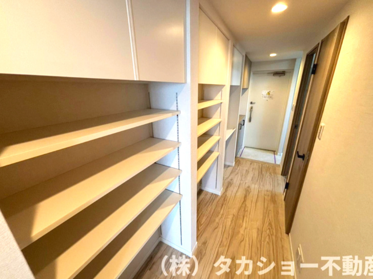 ライオンズステーションプラザ西千葉の収納|廊下に収納が沢山御座います!!