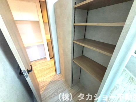 ライオンズステーションプラザ西千葉の収納|玄関横は衣装部屋になってます!
