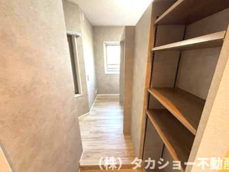 ライオンズステーションプラザ西千葉のその他|玄関横は衣装部屋になってます!