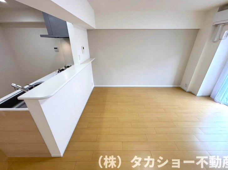 東建検見川マンションB棟の居間・リビング