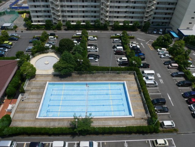 東建検見川マンションB棟のその他共用部分|敷地内にはプールが御座います!