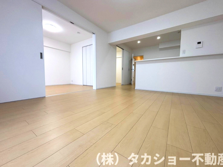 東建検見川マンションB棟の居間・リビング