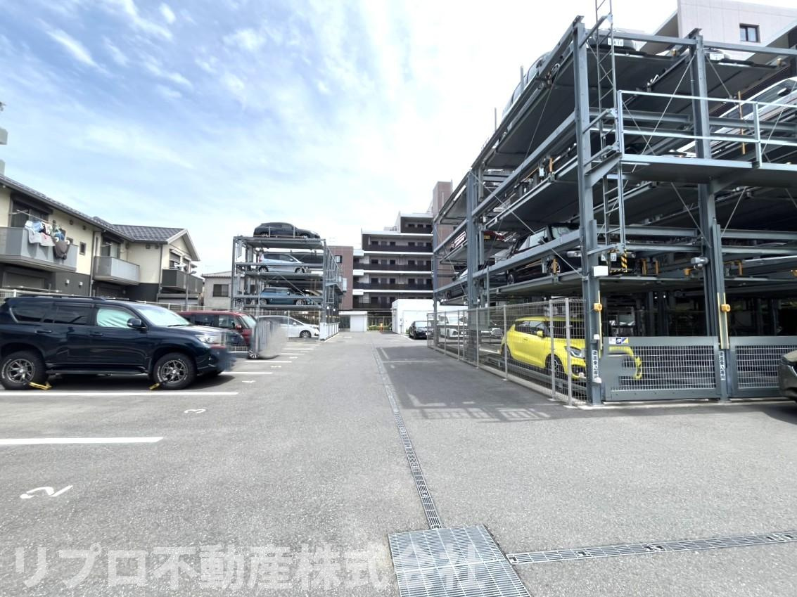 エクセレントシティ新柏ヒルズの駐車場|敷地内駐車場は要空き確認です。