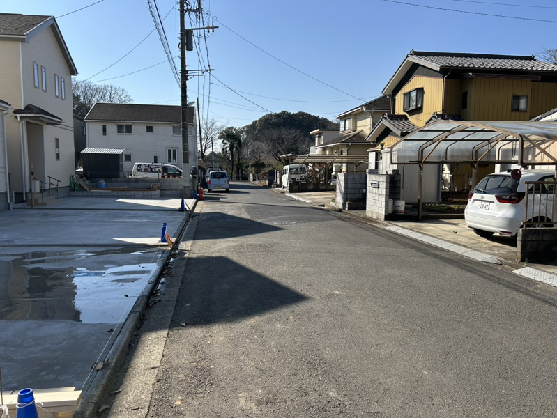 【前面道路含む現地写真】守谷市薬師台7丁目16番　C号棟