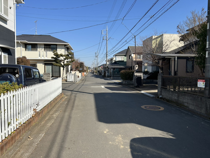 【前面道路含む現地写真】守谷市薬師台7丁目16番　C号棟