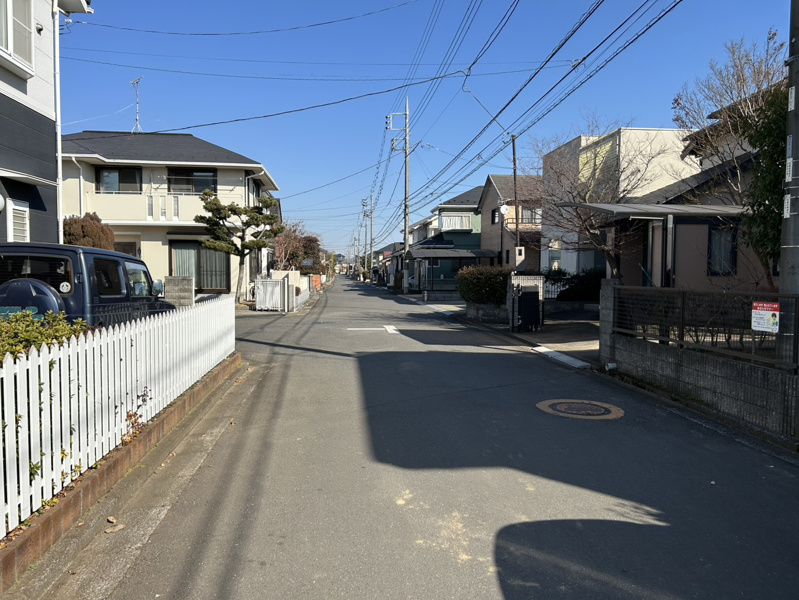 【前面道路含む現地写真】守谷市薬師台7丁目16番　C号棟