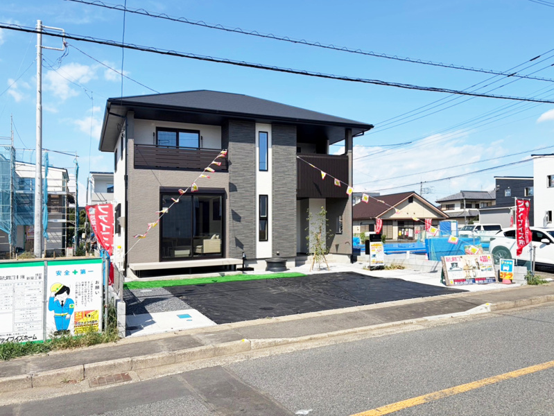 【５号棟　外観】建物完成・内覧可能！お子様やご両親と、ご家族みんなで是非ご来場ください♪（2026/8/10撮影）