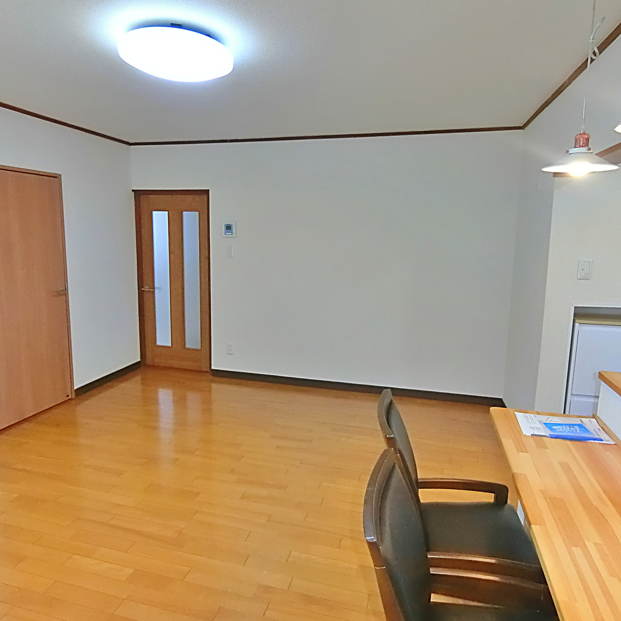 室蘭市絵鞆町3丁目6-7　収益戸建の居間・リビング