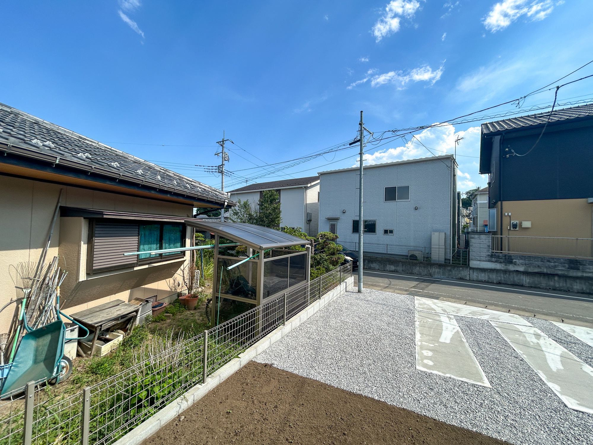 高崎市石原町3期　新築住宅全4棟の展望|閑静な住宅地で子育て家族にピッタリ。毎日のお散歩も快適な緑に恵まれたエリアで、自然に包まれた穏やかな暮らしを実現するための、ゆとりある住環境が整っています。緑の潤いを感じながらホッと生活できそう。