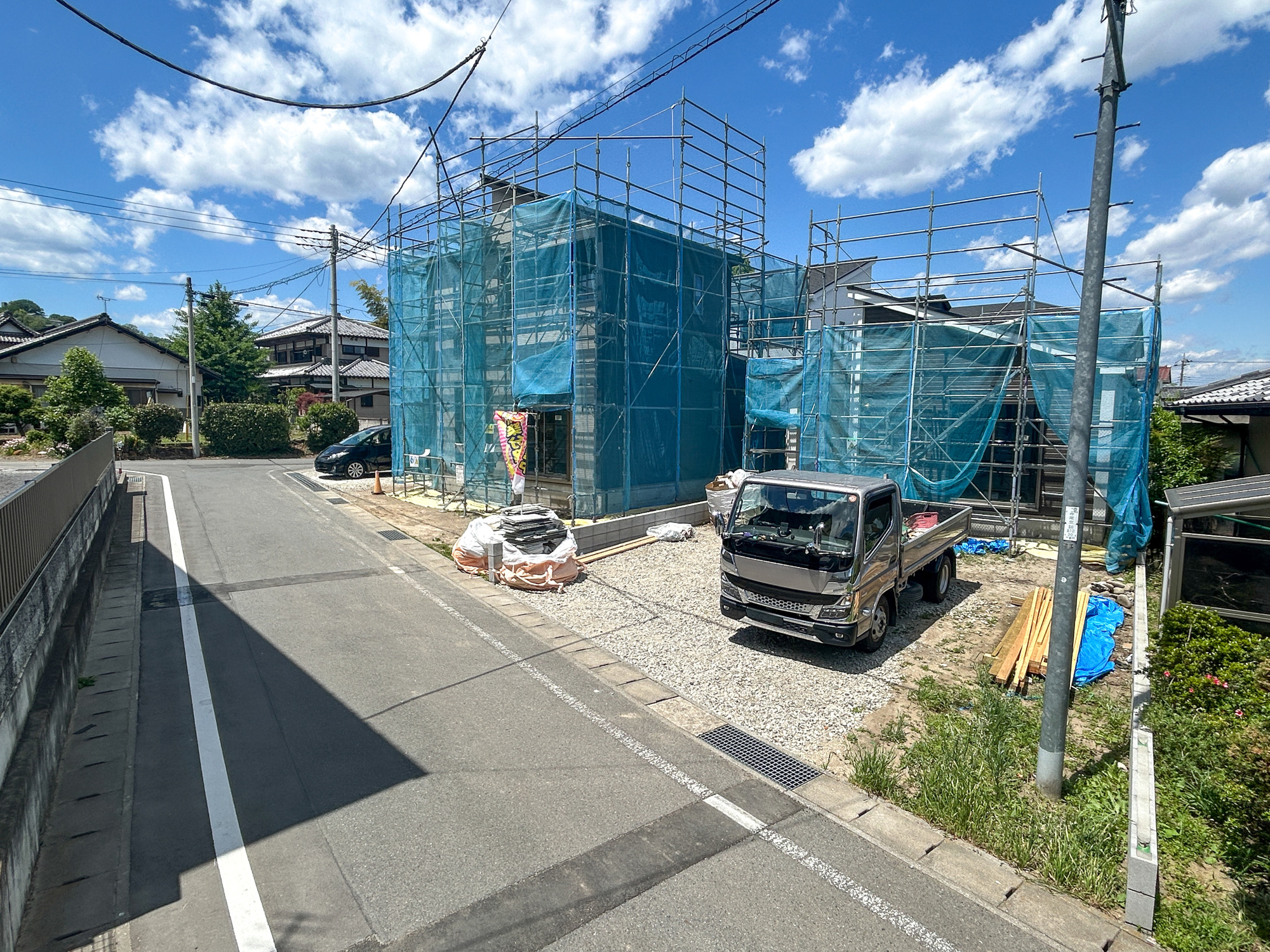 高崎市石原町3期　新築住宅全4棟の前面道路含む現地写真|閑静な住宅地で子育て家族にピッタリ。毎日のお散歩も快適な緑に恵まれたエリアで、自然に包まれた穏やかな暮らしを実現するための、ゆとりある住環境が整っています。

