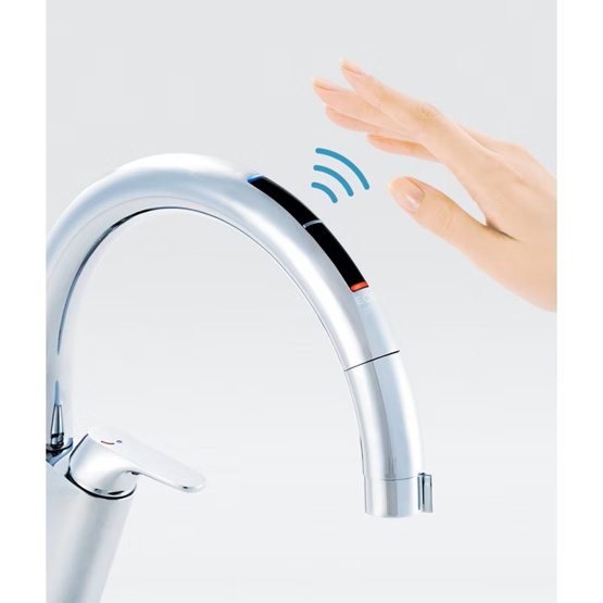 【設備画像：タッチレスハンドシャワー水栓】センサーに手をかざすだけで水を出せます。
