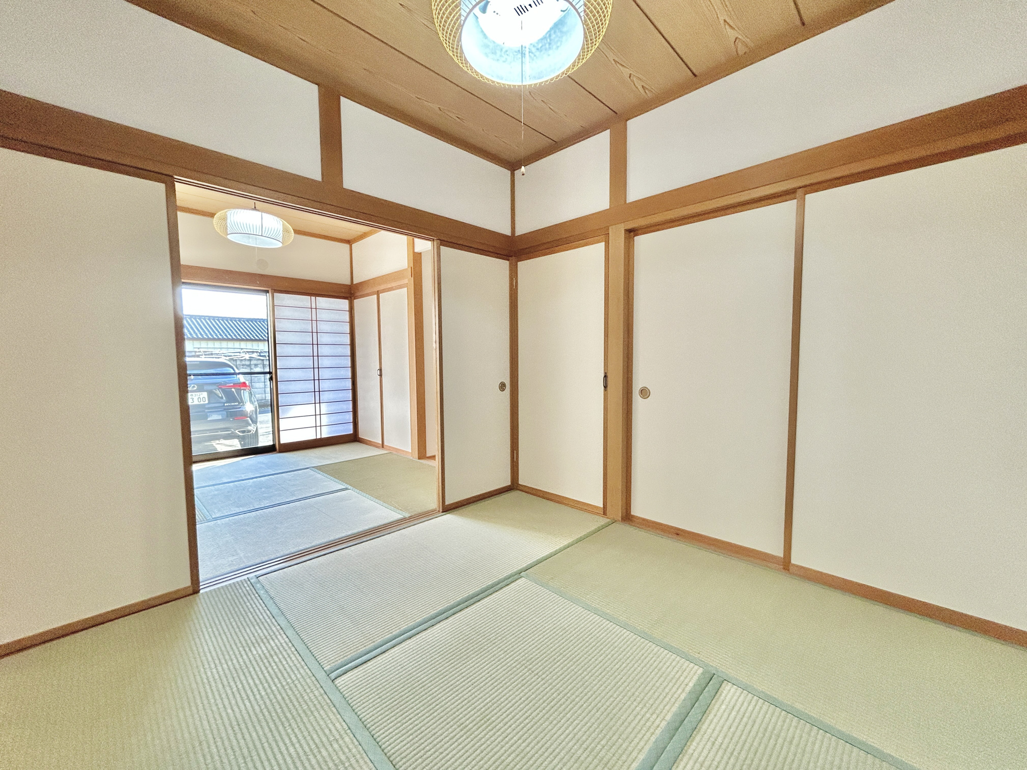前橋市粕川町込皆戸　中古住宅の和室|室内にいても、たっぷりの陽光と爽やかな風を感じて頂ける、開放感あふれる居室です。