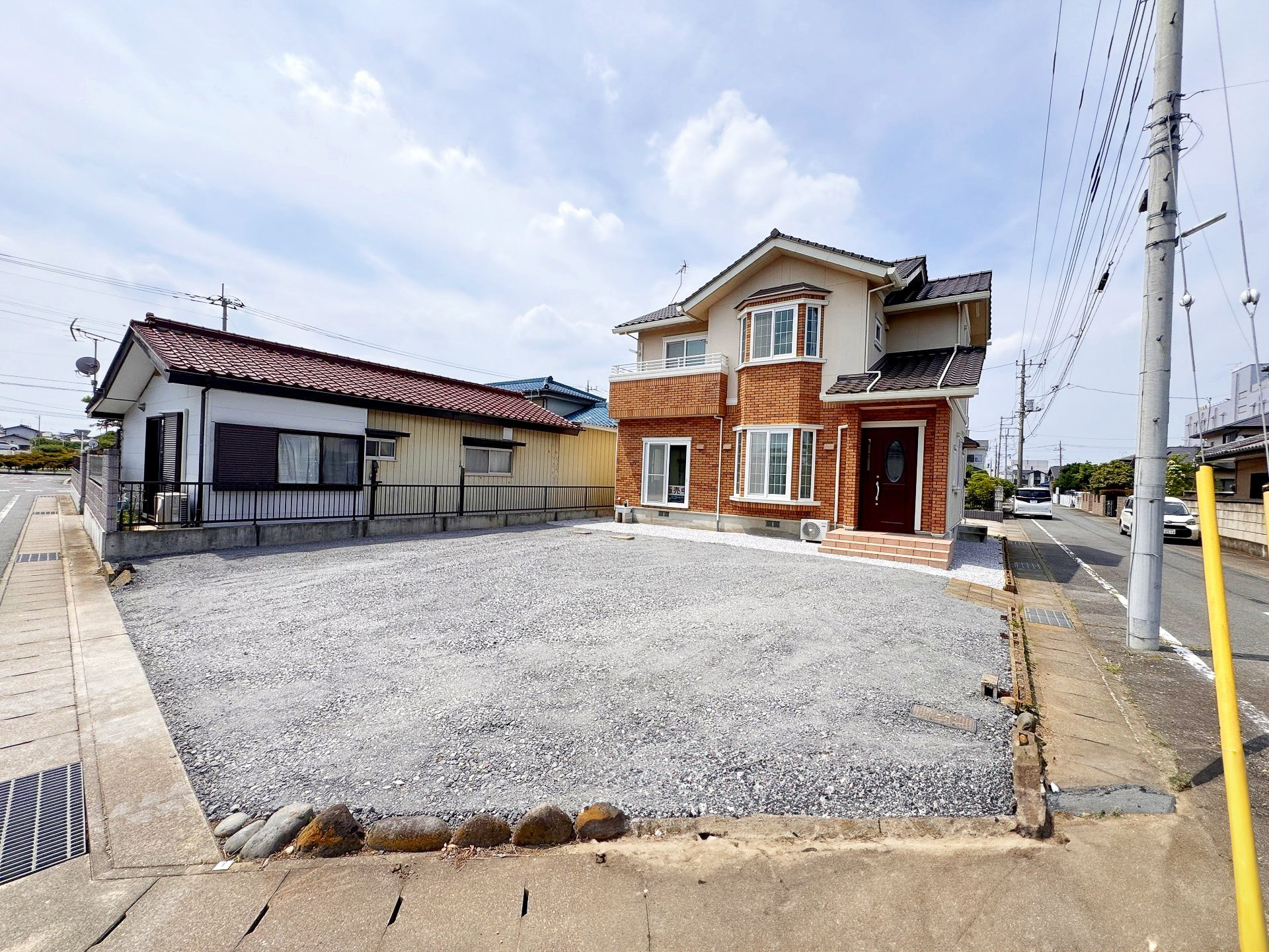 前橋市石倉町四丁目　中古物件の駐車場|車庫土間施工済み、駐車4台可能です(^^♪

