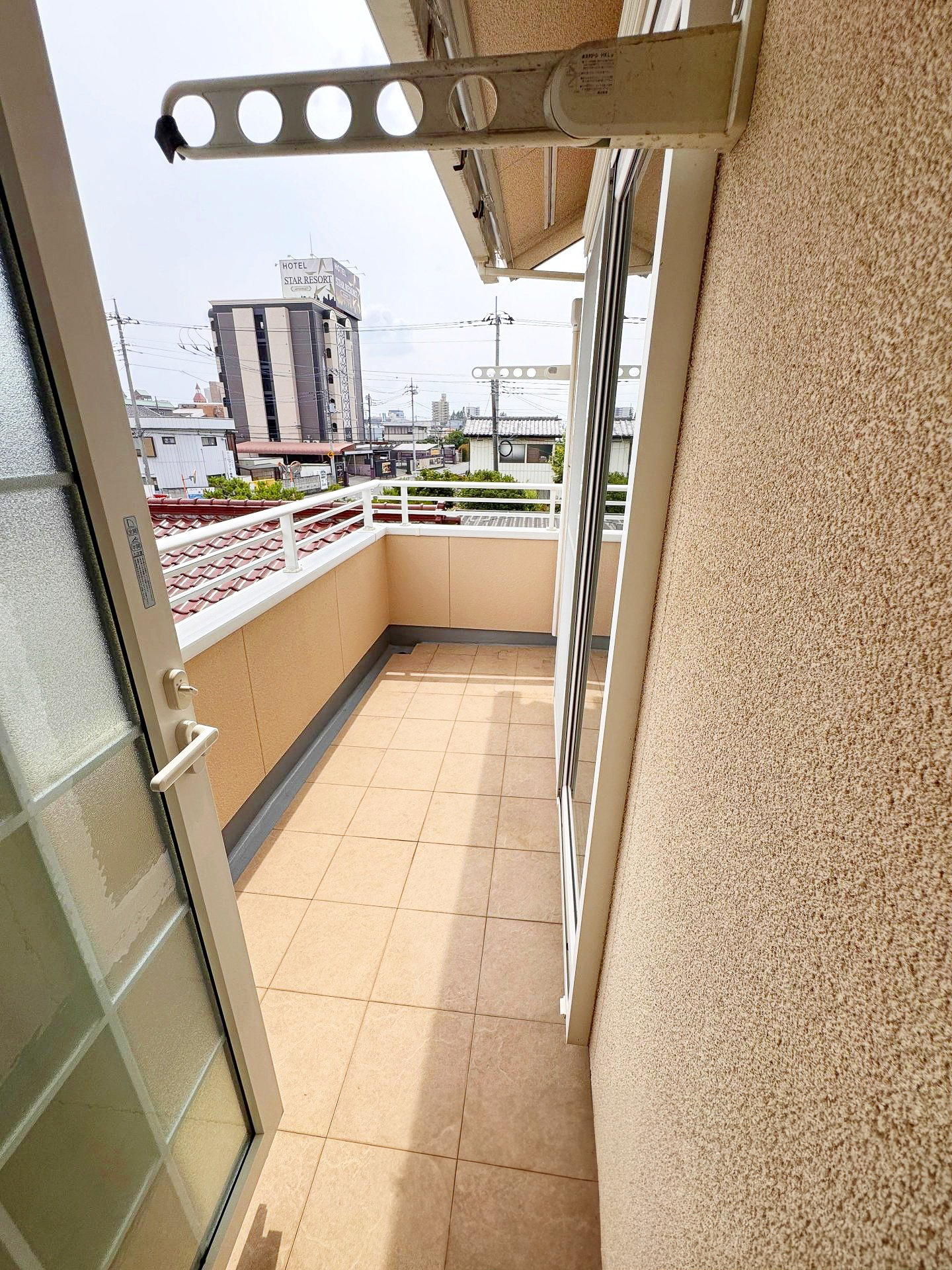 前橋市石倉町四丁目　中古物件のバルコニー|南面のバルコニーは1日中、日当たりが良いので洗濯物もすぐ乾きますね♪
