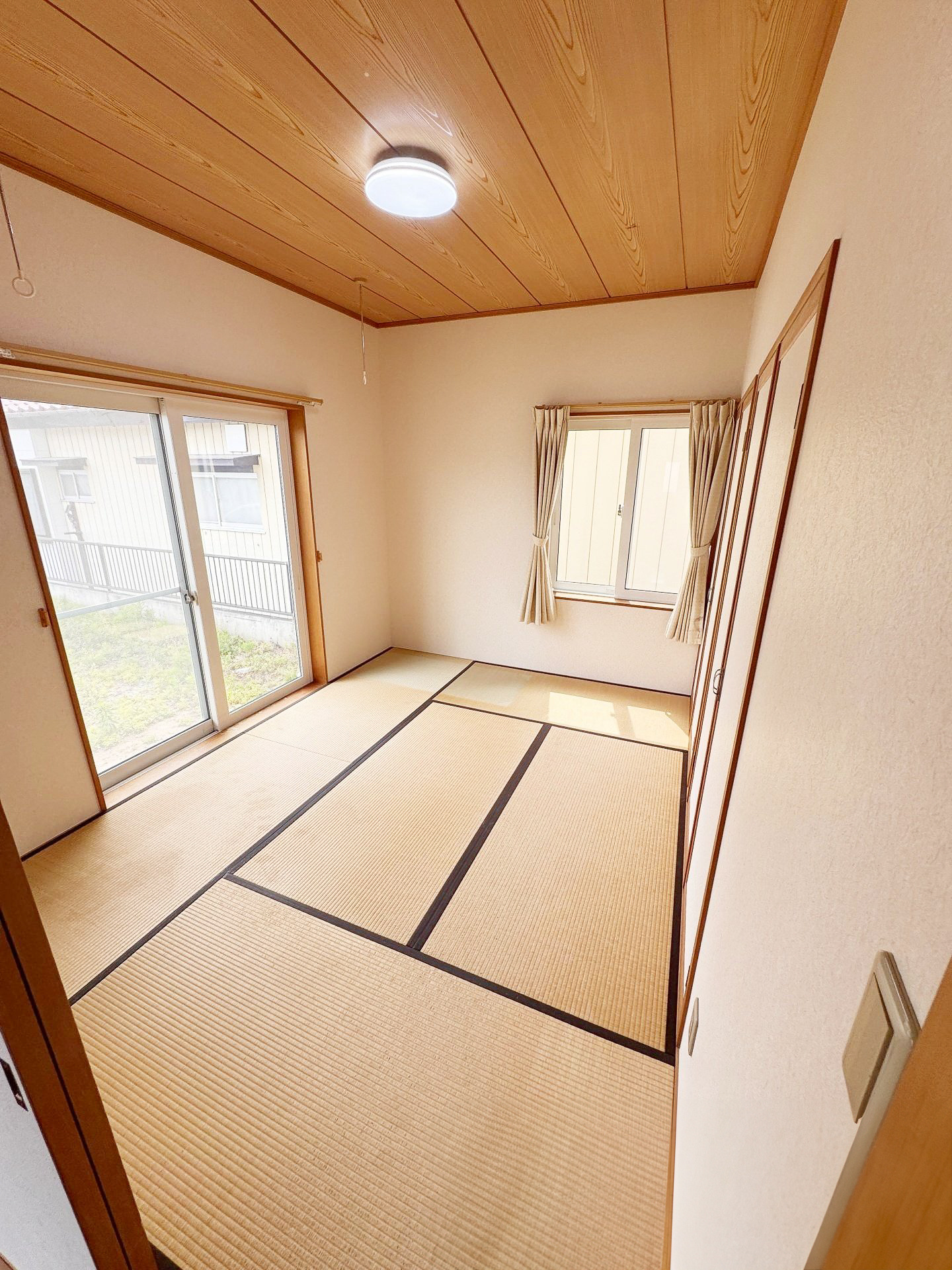 前橋市石倉町四丁目　中古物件の和室|室内にいても、たっぷりの陽光と爽やかな風を感じて頂ける、開放感あふれるリビングです。
ご家族と穏やかに過ごす、心地の良い時間が流れます。