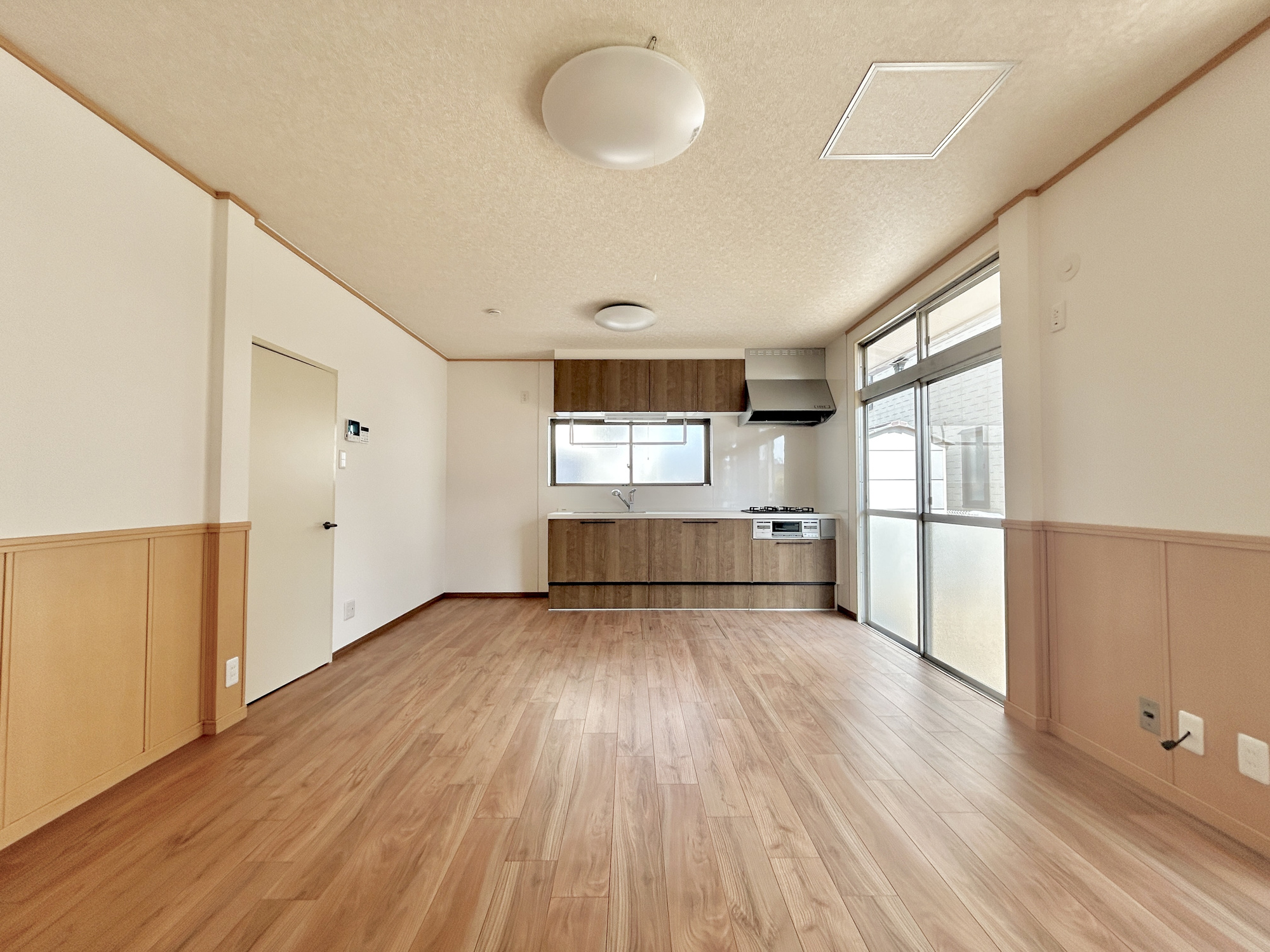 前橋市天川原町1期　中古物件の居間・リビング|室内にいても、たっぷりの陽光と爽やかな風を感じて頂ける、開放感あふれるリビングです。
ご家族と穏やかに過ごす、心地の良い時間が流れます。