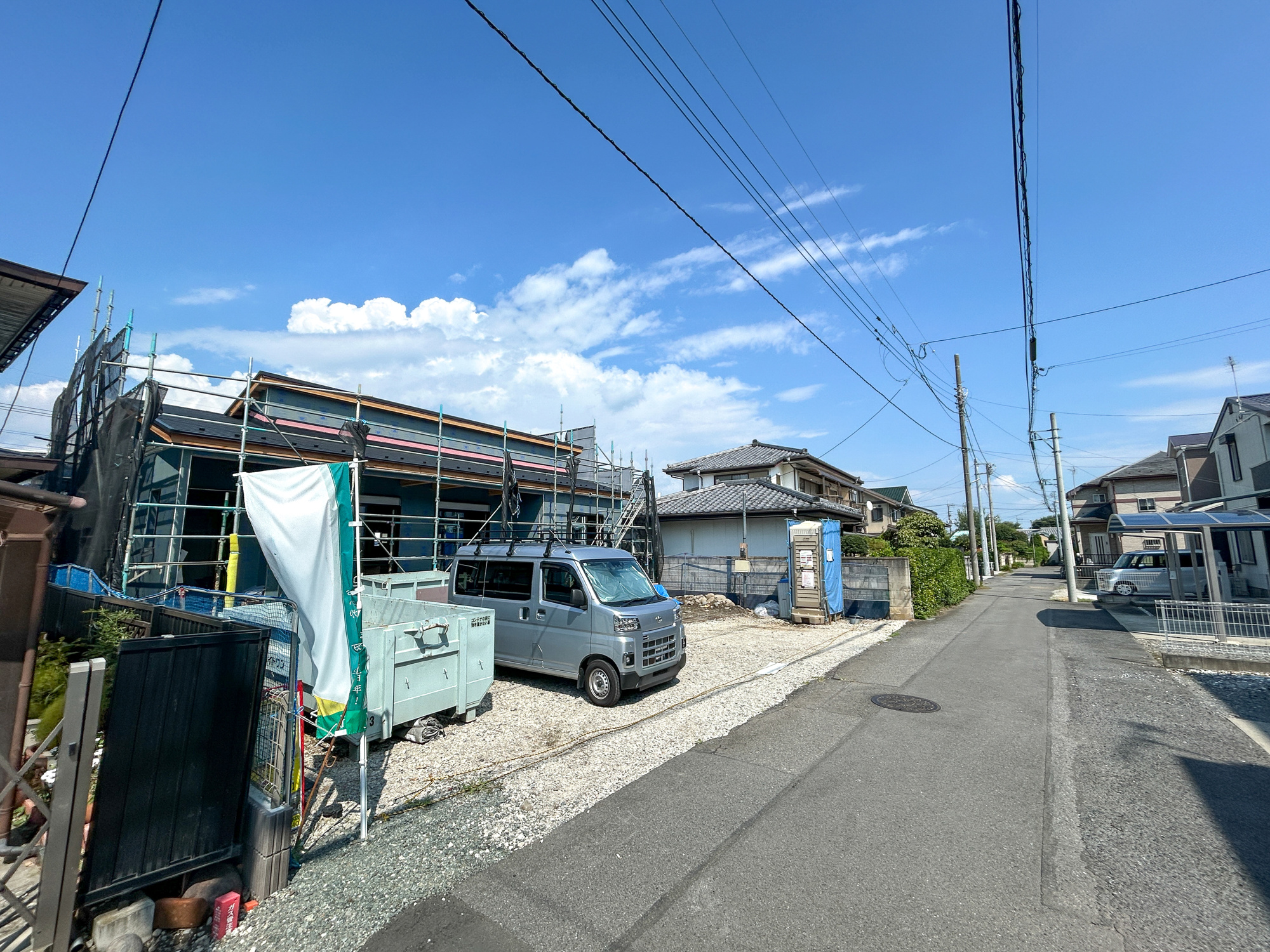前橋市城東町第1期　新築住宅全1棟の前面道路含む現地写真|閑静な住宅地で子育て家族にピッタリ。毎日のお散歩も快適な緑に恵まれたエリアで、自然に包まれた穏やかな暮らしを実現するための、ゆとりある住環境が整っています。

