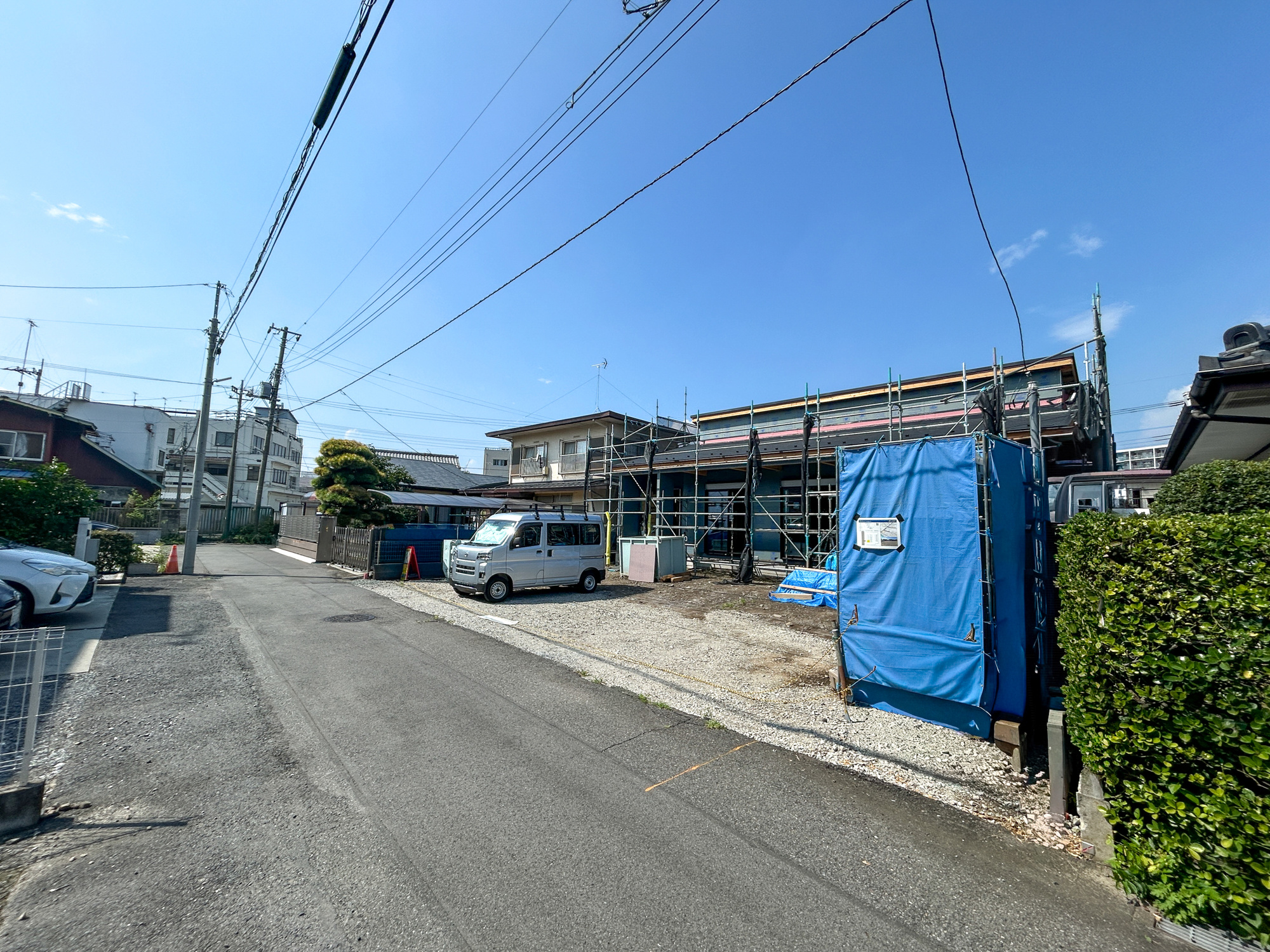前橋市城東町第1期　新築住宅全1棟の前面道路含む現地写真|低層の一戸建てを中心とした街並みが整然と続き、周辺は高い建物が建っていないので、採光や開放性に恵まれ、空が広く緑の多い閑静な趣を感じる環境です。

