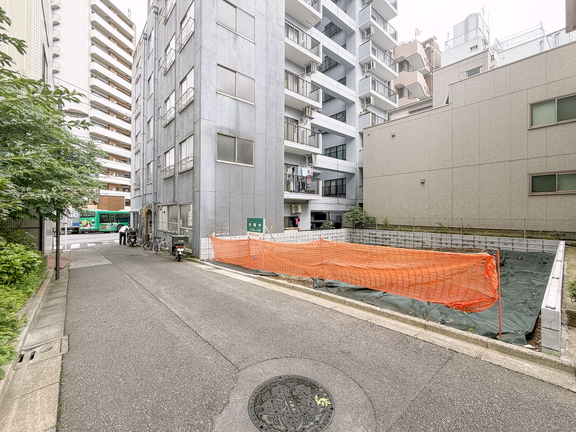 宅地分譲［文京区本駒込５丁目］の前面道路含む現地写真|現地写真（撮影2026年08月06日）
