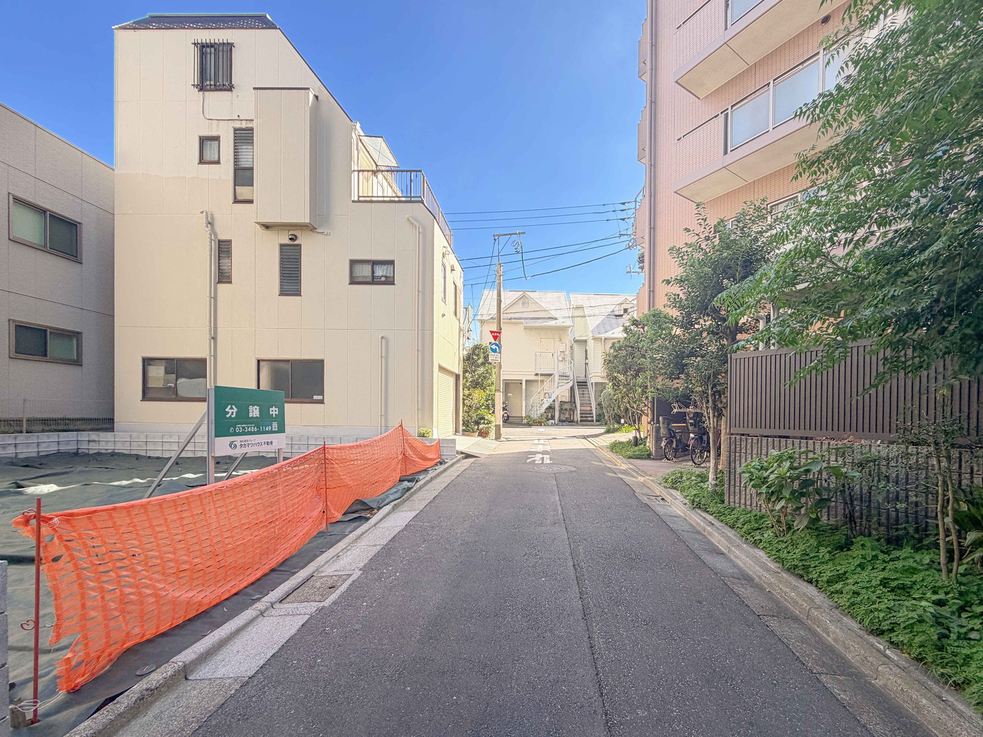 宅地分譲［文京区本駒込５丁目］の前面道路含む現地写真|現地写真（撮影2026年08月06日）