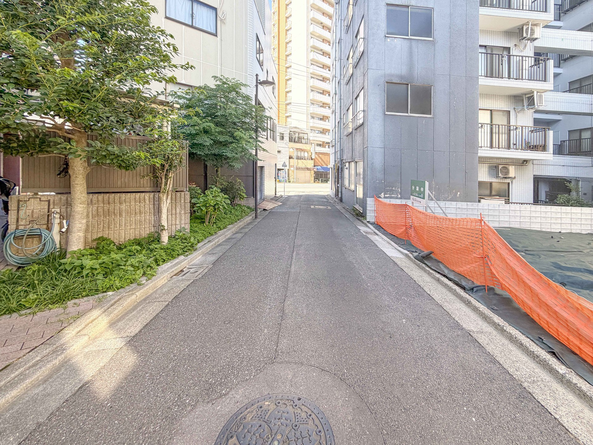 宅地分譲［文京区本駒込５丁目］の前面道路含む現地写真|現地写真（撮影2026年08月06日）