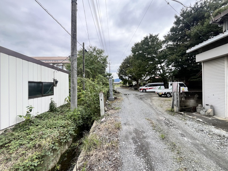 本庄市児玉町八幡山278-1　隣接する前面道路（公道 ２項道路）
