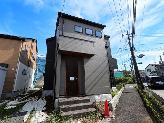 ◆山崎町全８棟開発分譲◆カースペース２台◆３７坪以上◆の外観|（1号棟）閑静な住宅地に全８棟の開発分譲地が誕生いたします。カースペース並列・Ｌ字型駐車２～３台駐車可！前面６m道路でお車の出し入れもらくらくです。