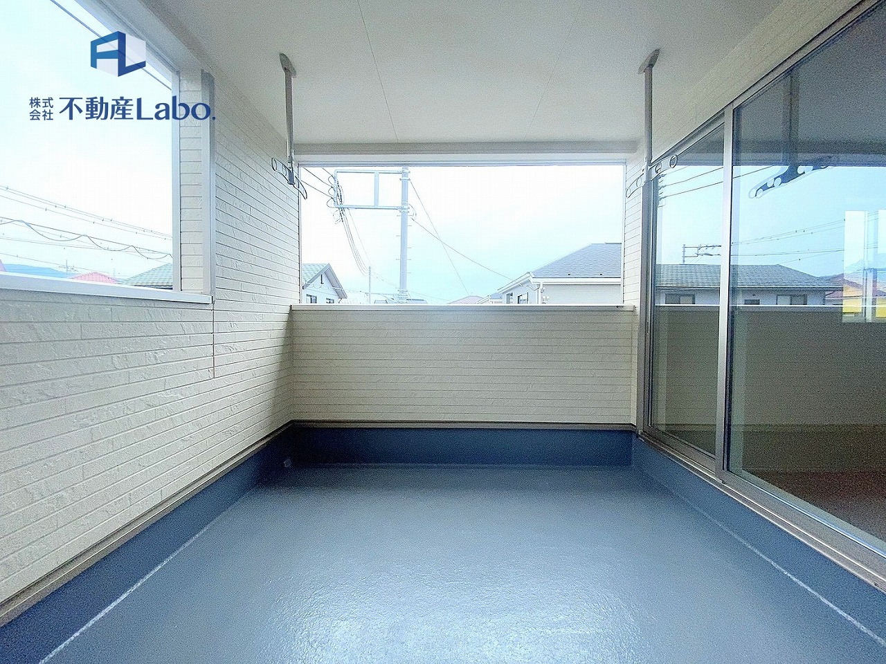 クレイドルガーデン　函南町柏谷第２　～全4棟～のバルコニー|●インナーバルコニー● 屋根付きのインナーバルコニーは、急な雨が降ってしまっても安心♪