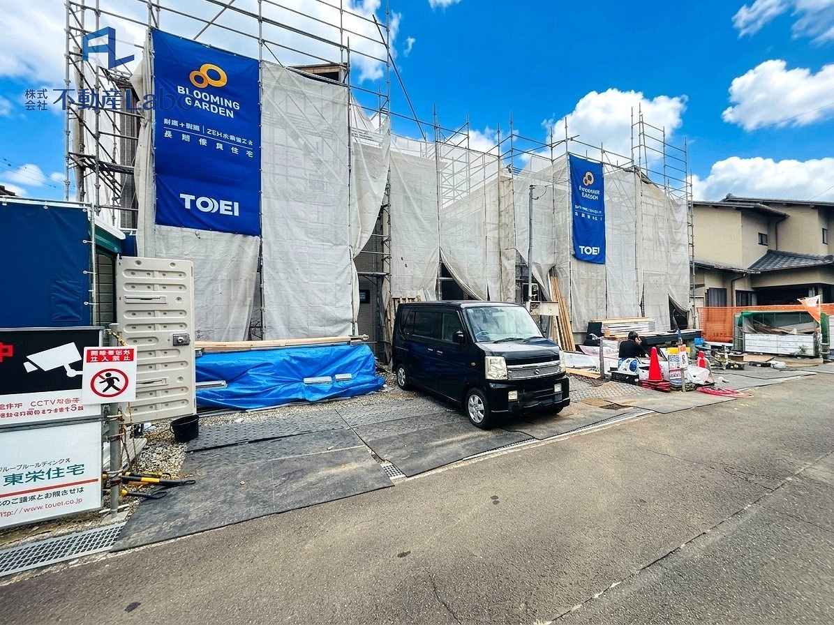 ブルーミングガーデン　沼津市東椎路　全2棟の前面道路含む現地写真