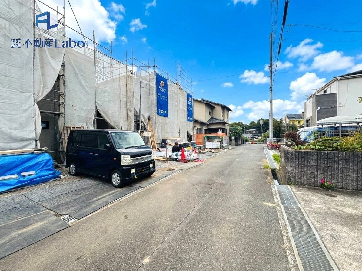 ブルーミングガーデン　沼津市東椎路　全2棟の前面道路含む現地写真