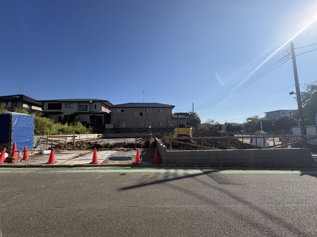 横浜市栄区桂台西2丁目 新築戸建て【仲介手数料無料】カースペース3台の前面道路含む現地写真