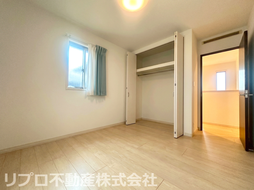 印西市東の原2丁目の洋室|５．７帖の洋室はお子様のお部屋としてご活用いただけますね！全部屋に窓のある明るい住宅です！※AI画像使用しています