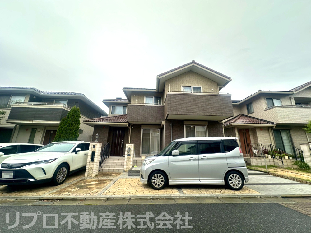 印西市東の原2丁目の駐車場|駐車場エクステリア工事済みでお手入れしやすく、駐車もスムーズ！車種により3台可能！