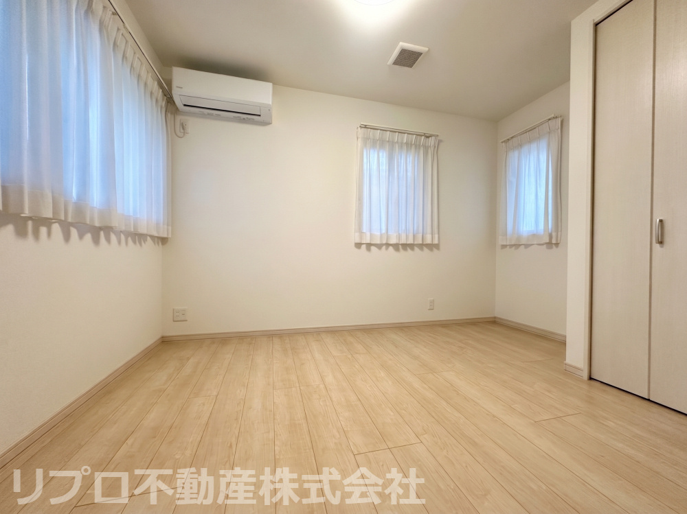 印西市東の原2丁目の洋室|白を基調とした清潔感のある６帖洋室です！※AI画像使用しています