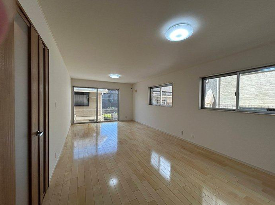 横浜市南区永田北3丁目 中古戸建て【仲介手数料無料】の居間・リビング