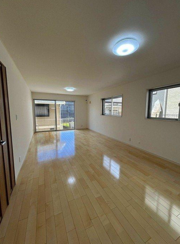 横浜市南区永田北3丁目 中古戸建て【仲介手数料無料】の居間・リビング