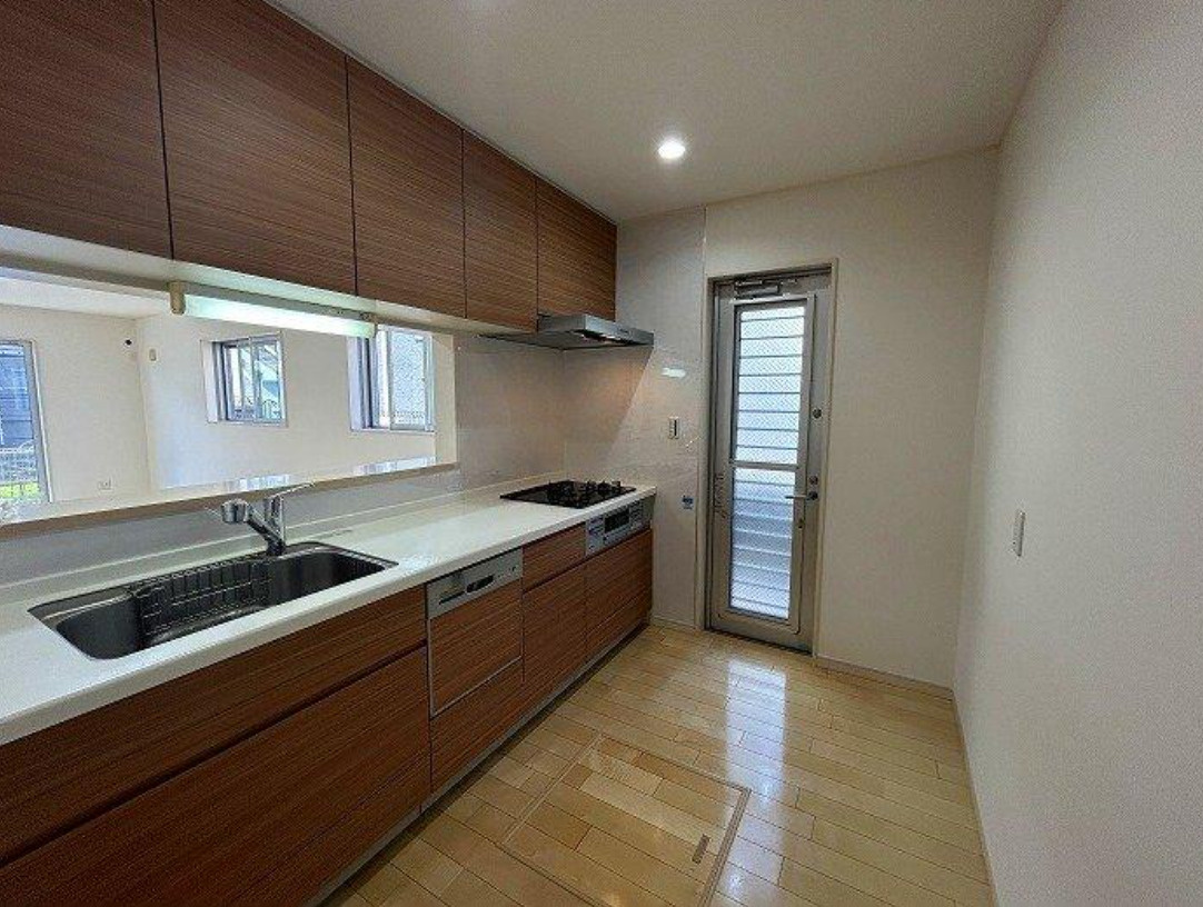 横浜市南区永田北3丁目 中古戸建て【仲介手数料無料】のキッチン