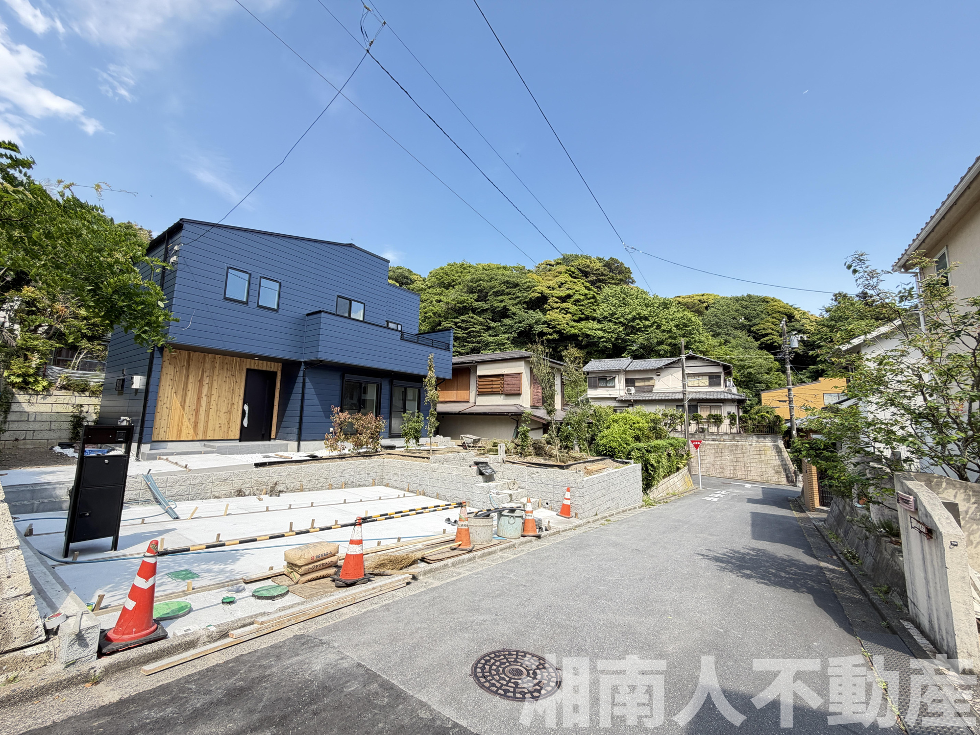 鎌倉市稲村ケ崎5丁目７３２－１０１新築戸建ての前面道路含む現地写真|前面道路含む現地写真です