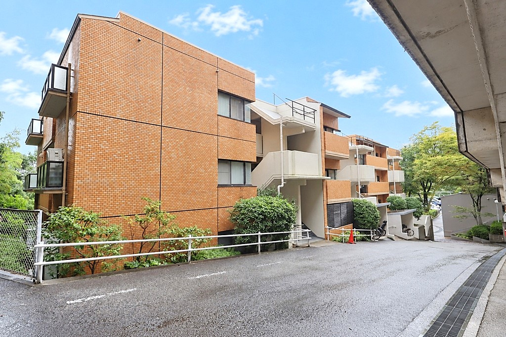 ライオンズマンション宝塚売布A棟　の外観