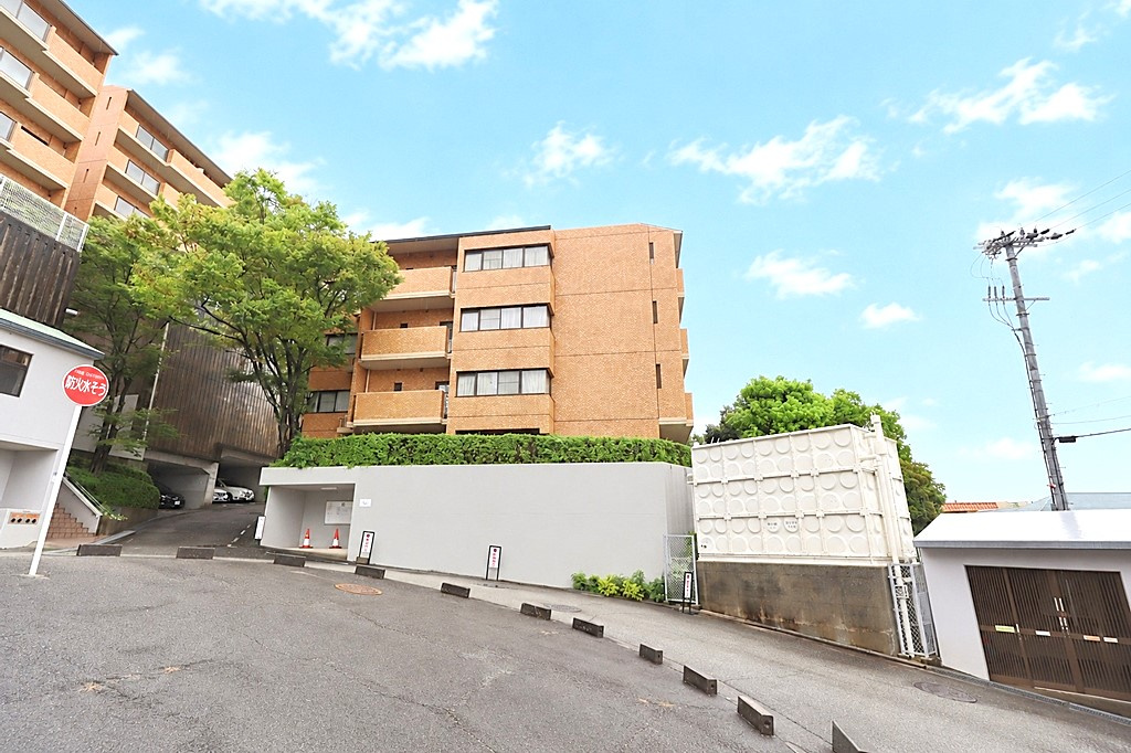 ライオンズマンション宝塚売布A棟　の外観