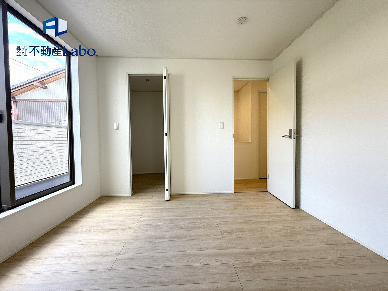 クレイドルガーデン 葵区秋山町第2の洋室|●主寝室●
バルコニーに面した広い洋室♪
WICも完備で衣服などの収納もバッチリです♪