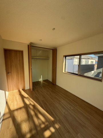 新座市片山三丁目戸建の洋室