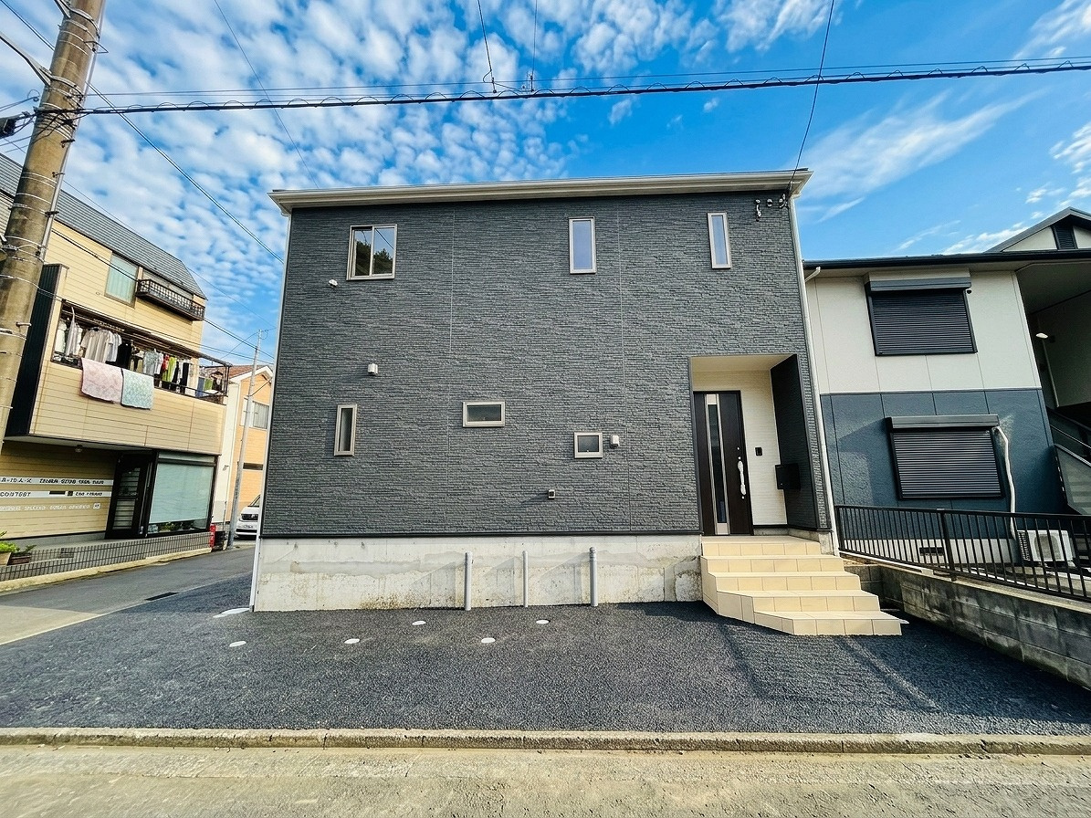 クレイドルガーデン　葵区羽鳥第13　　全1棟の外観|＜北側道路から撮影＞
東側（写真左側）にも道路がありますので、圧迫感は少ないかと思います！