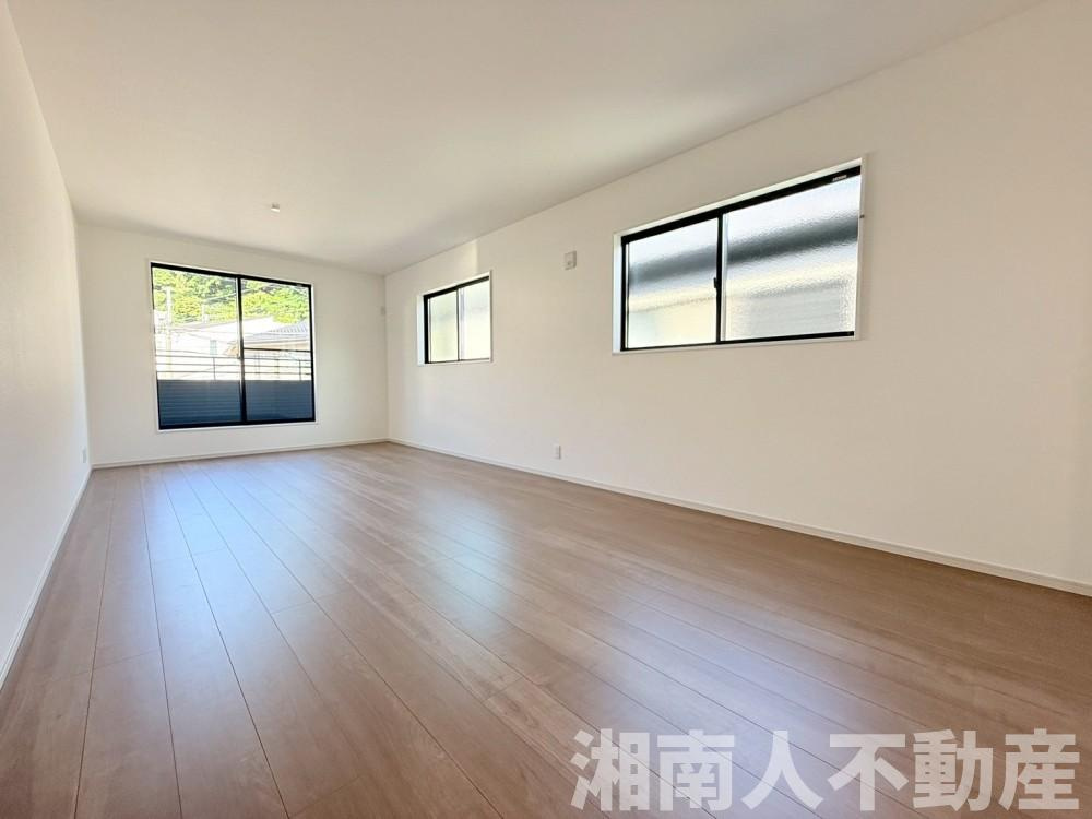 逗子市山の根３丁目７５－２新築戸建ての居間・リビング|リビングです